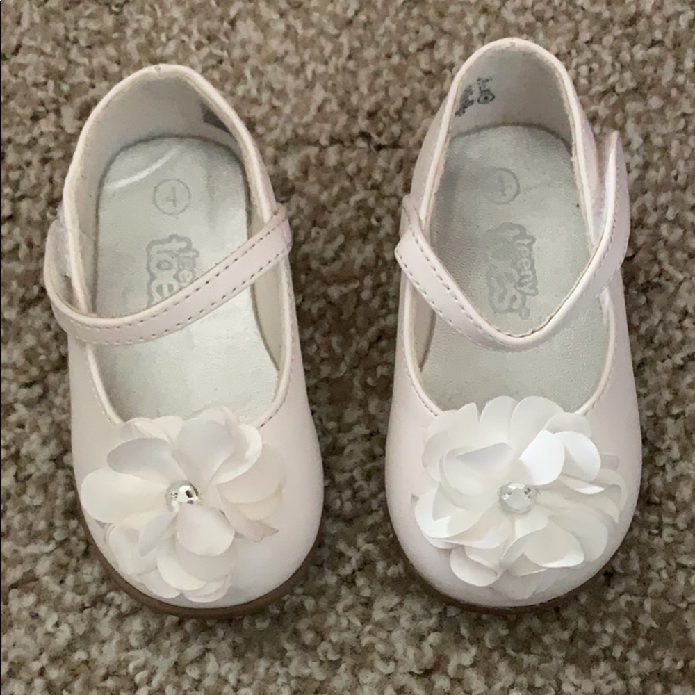 Size 4 white sandals